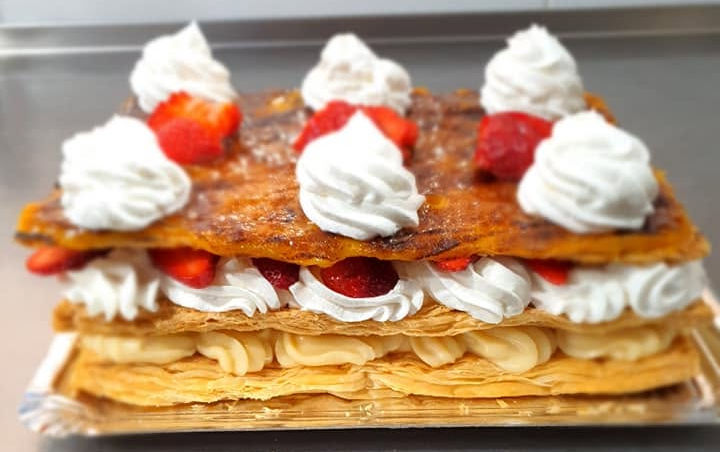 Tarta decorada con frutas